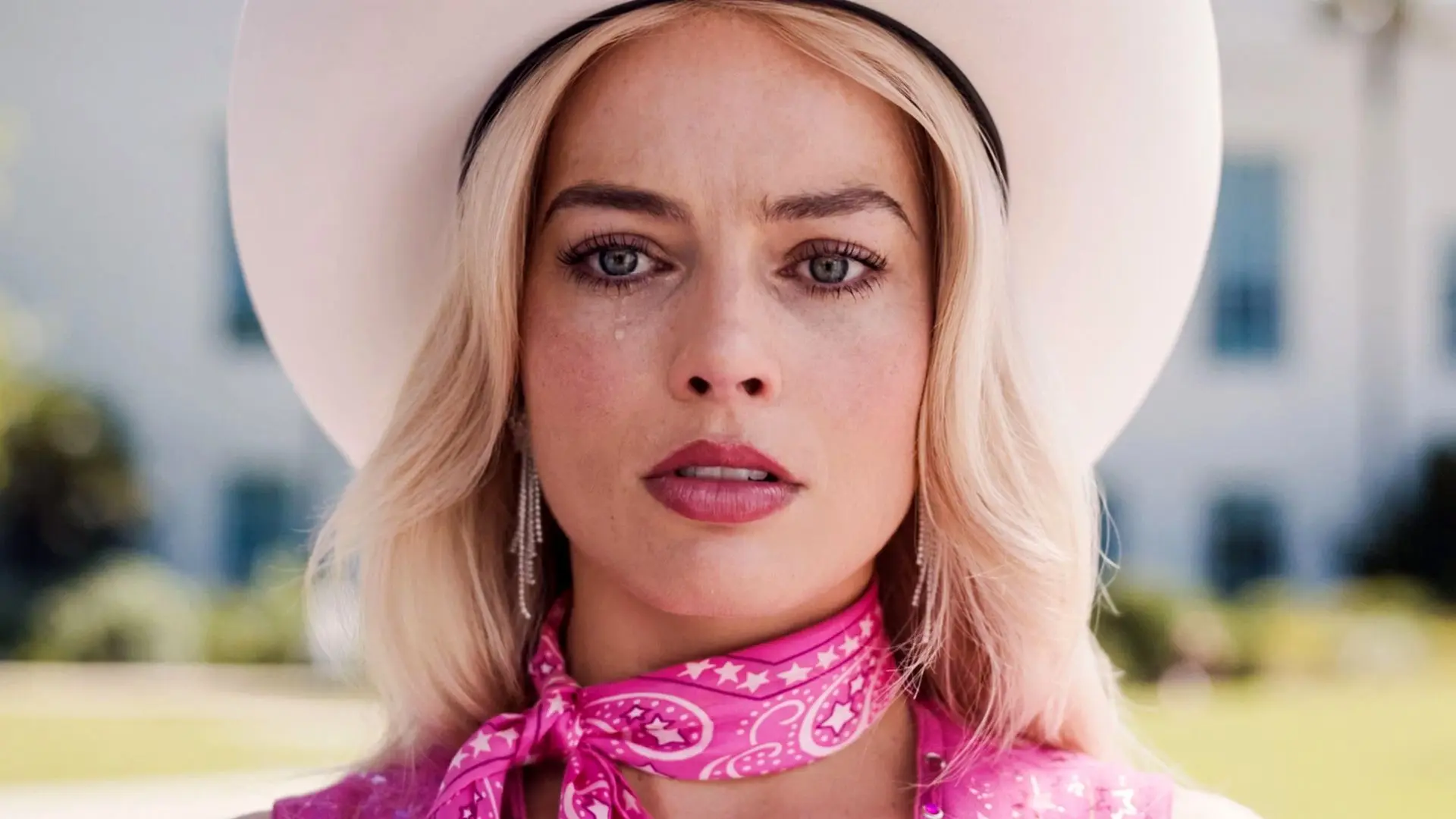 بهترین فیلمهای مارگو رابی؛ معرفی و بررسی ۱۶ فیلم برتر 5 مارگو رابی در نقش باربی در فیلم Barbie