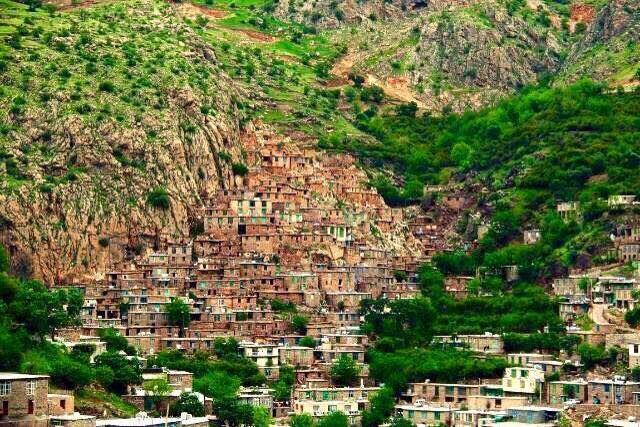 ژیوار؛ روستای پلکانی میان باغ و رود