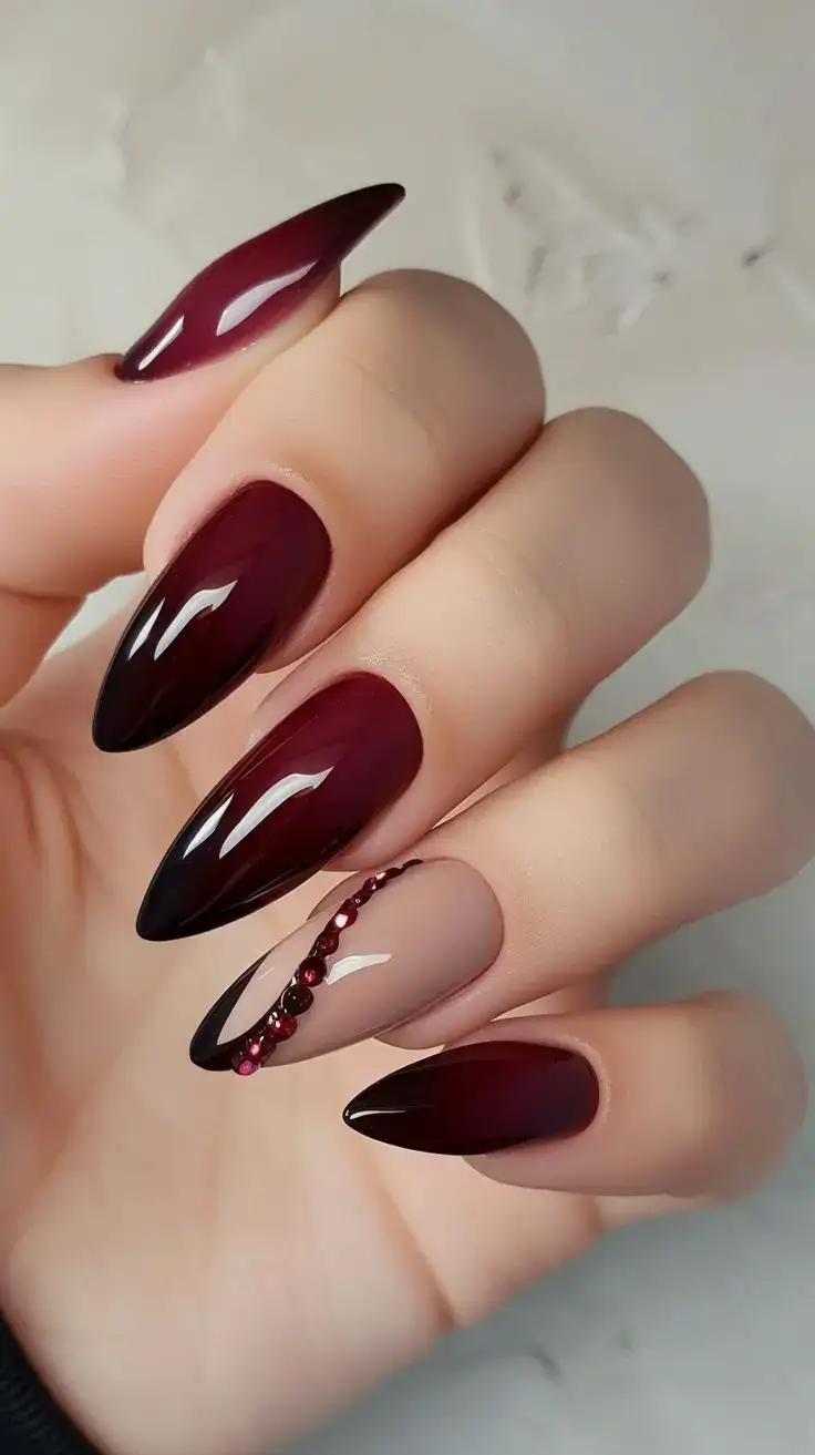 ایده مانیکور پاییزی با لاک ژل شرابی و خردلی
