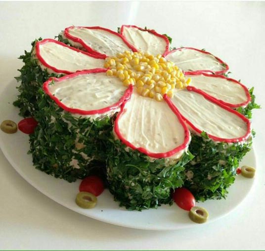 تزیین سالاد الویه؛ 100 ایده برای تولد، مدرسه و مهمانی 30 تزیین سالاد الویه با هویج خیارشور و نخودفرنگی؛ مدل 31