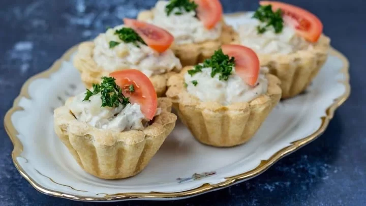 تزیین سالاد الویه؛ 100 ایده برای تولد، مدرسه و مهمانی 14 تزیین سالاد الویه با هویج خیارشور و نخودفرنگی؛ مدل 15