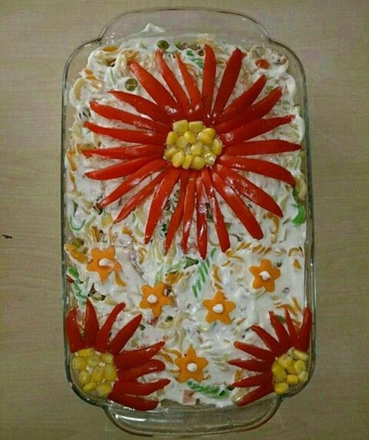 تزیین سالاد الویه؛ 100 ایده برای تولد، مدرسه و مهمانی 15 مدل تزیین کیک سالاد الویه برای مهمانی؛ مدل 16