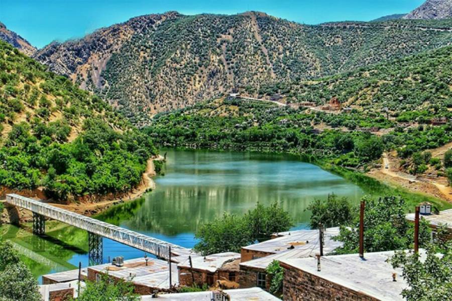  سلین؛ پلکان‌های سنگی کنار سیروان