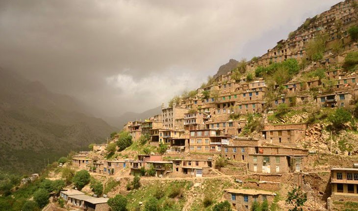 نوین؛ روستای پلکانی در مسیر هورامان