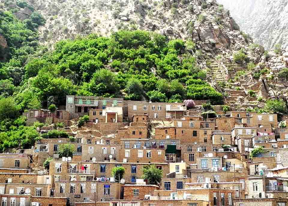 هجیج؛ روستای پلکانی کنار سیروان