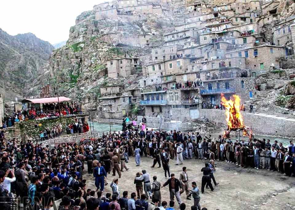 پالنگان؛ خانه‌های سنگی در دو سوی دره