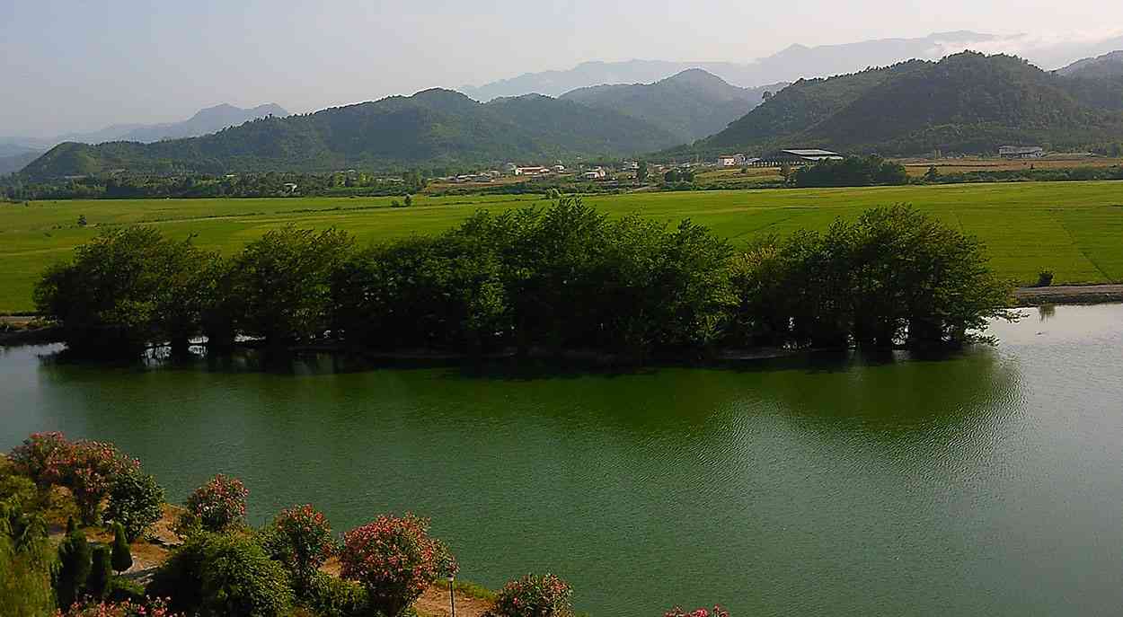 نمایی زیبا و گسترده از تالاب استیل آستارا