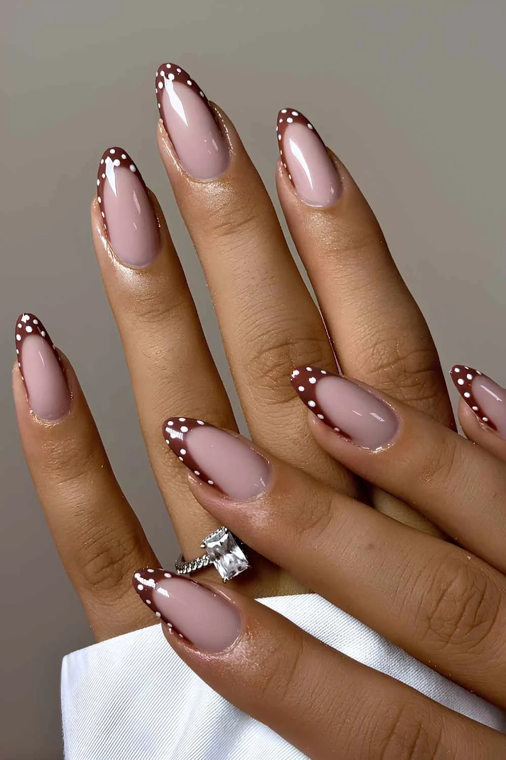 فرنچ قهوه‌ای مناسب پوست روشن